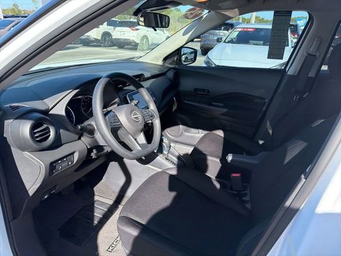 Certified 2025 Nissan Kicks Play S image 15