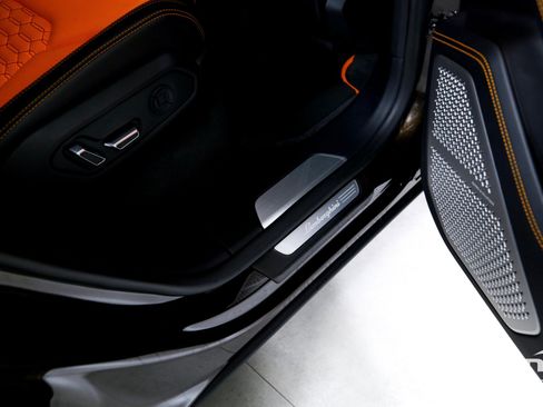 Used 2019 Lamborghini Urus image 25