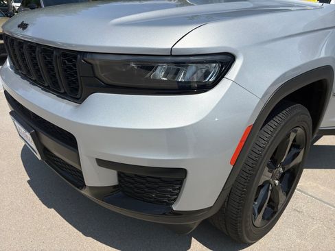 Used 2023 Jeep Grand Cherokee L Laredo AWD/4WD image 30