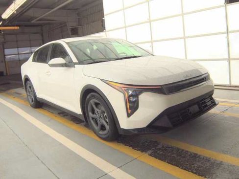 Used 2025 Kia K4 FWD image 3