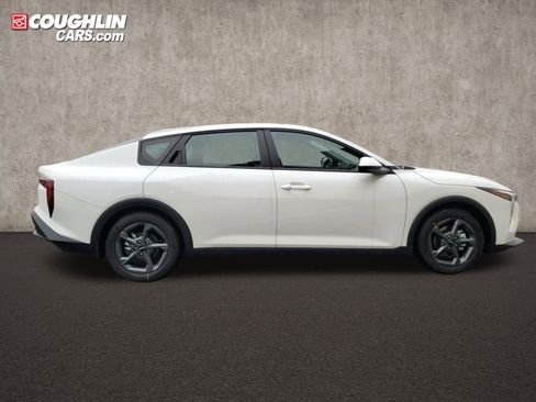 New 2025 Kia K4 LXS image 9