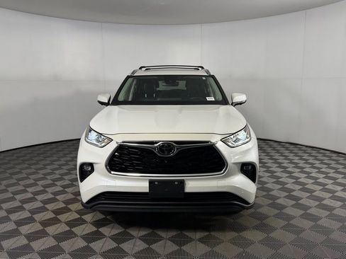Used 2023 Toyota Highlander Limited FWD image 5