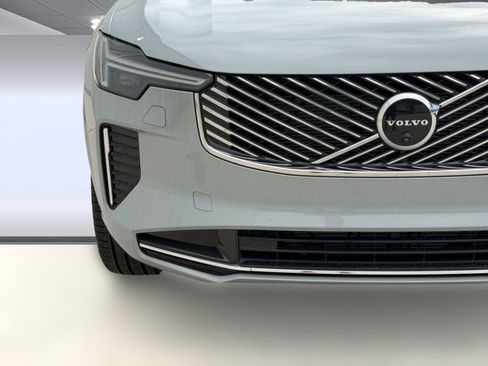 Certified 2026 Volvo XC90 B6 Plus w/ Protection Package Premier AWD/4WD image 29