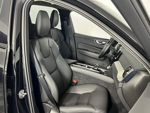 Used 2025 Volvo XC60 B5 Plus image 31