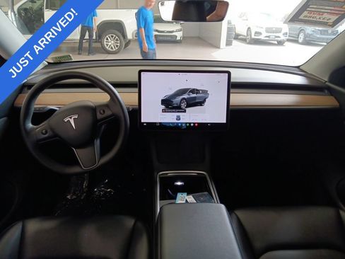 Used 2022 Tesla Model Y Long Range AWD/4WD image 5