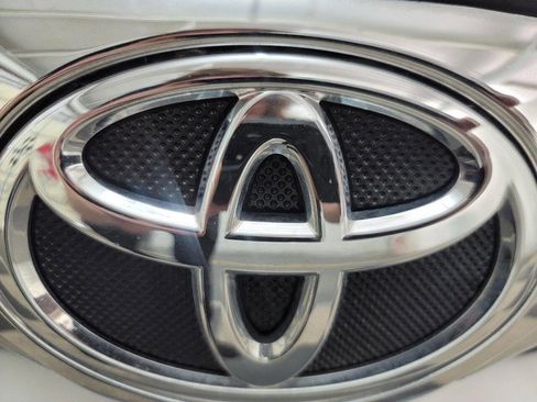 Used 2013 Toyota Camry XLE image 52