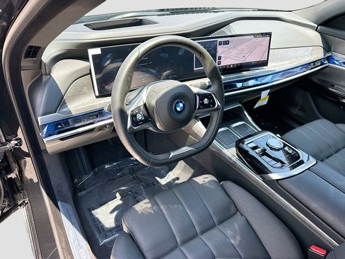 Used 2024 BMW i7 xDrive60 w/ Executive Package image 9