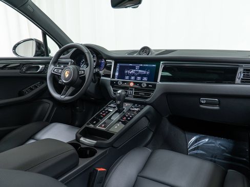 New 2026 Porsche Macan AWD/4WD image 17
