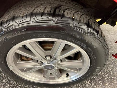 Used 2005 Ford Mustang Premium RWD image 26