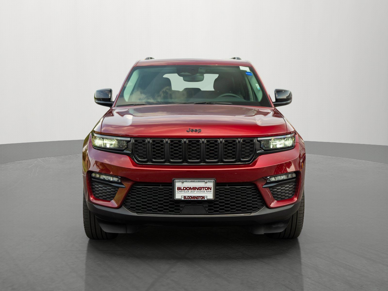 Used 2024 Jeep Grand Cherokee Limited w/ Black Appearance Package AWD/4WD image 2