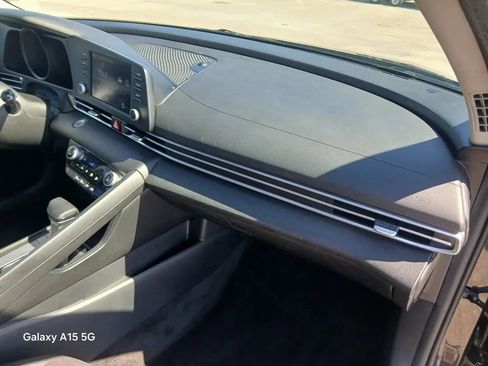 Used 2022 Hyundai Elantra SEL image 16