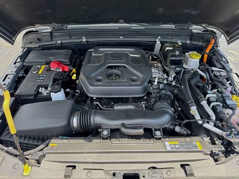 Used 2023 Jeep Wrangler Unlimited Sahara AWD/4WD image 34