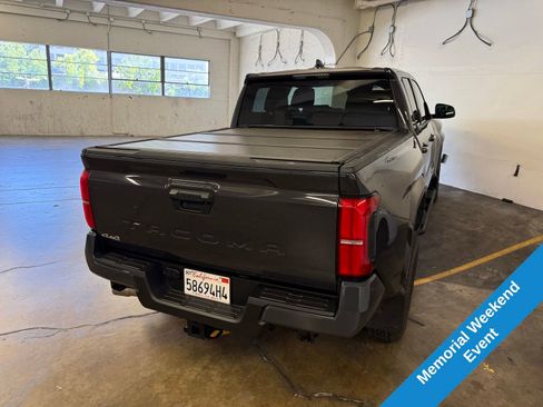 Used 2025 Toyota Tacoma SR5 AWD/4WD image 5