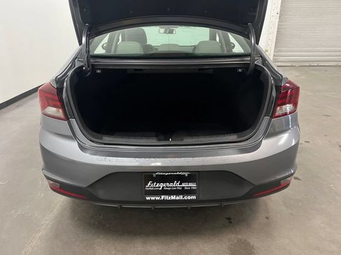 Used 2019 Hyundai Elantra SE FWD image 24