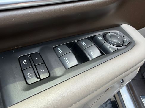 Used 2023 Chevrolet Tahoe Z71 w/ Luxury Package AWD/4WD image 13