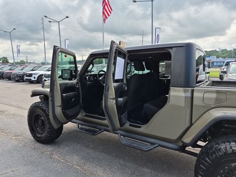 Used 2020 Jeep Gladiator Overland AWD/4WD image 15