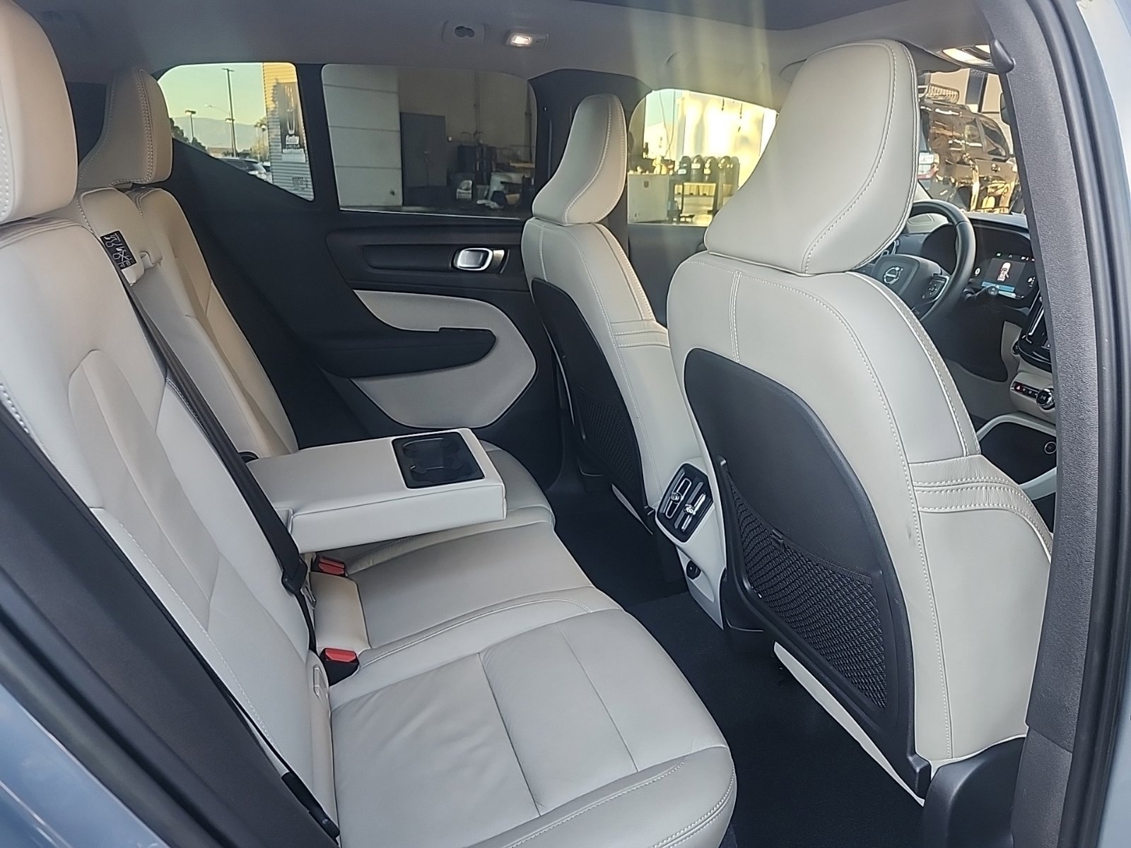 Used 2023 Volvo XC40 B5 Plus AWD/4WD image 26