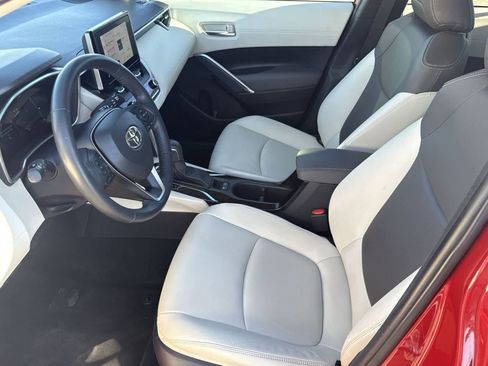 Used 2023 Toyota Corolla Cross XLE image 17