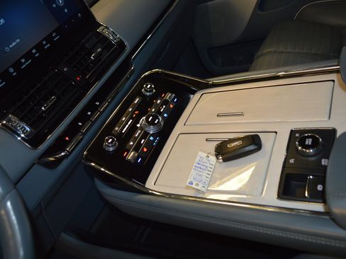 Used 2022 Lincoln Navigator Black Label AWD/4WD image 21