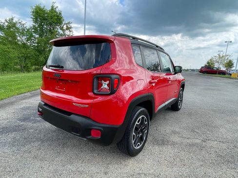 Used 2017 Jeep Renegade Trailhawk w/ Premium Trailhawk Package AWD/4WD image 3