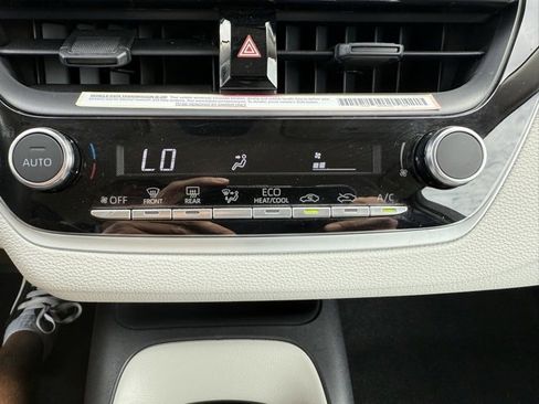 Used 2024 Toyota Corolla LE image 22