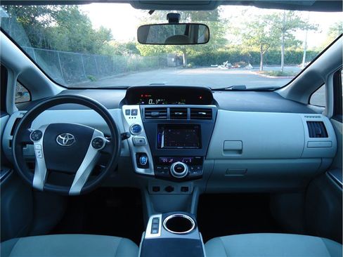 Used 2012 Toyota Prius V Two image 19