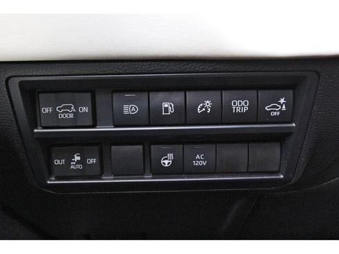 Used 2025 Toyota Sequoia Capstone w/ Tow Technology Package AWD/4WD image 20