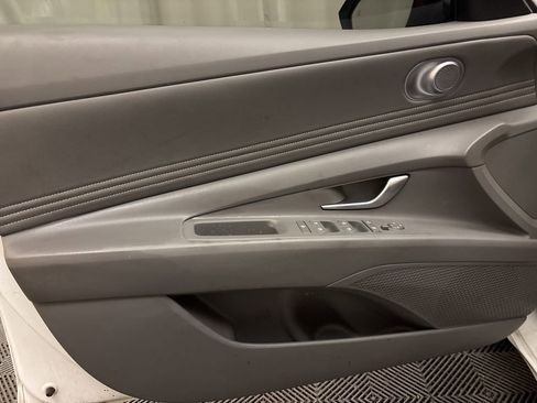 Used 2024 Hyundai Elantra SEL w/ Convenience Package image 11