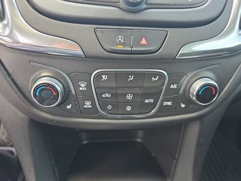 Used 2023 Chevrolet Equinox LT AWD/4WD image 25