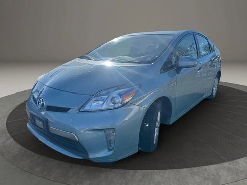 Used 2015 Toyota Prius Prime Plug-In Hybrid FWD image 3