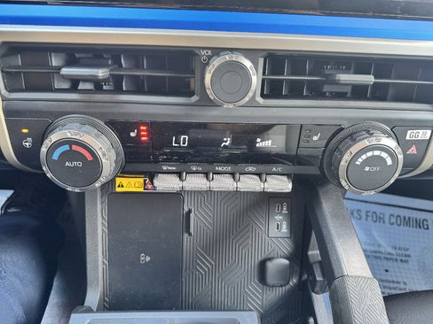 Used 2025 Toyota Tacoma TRD Sport image 19