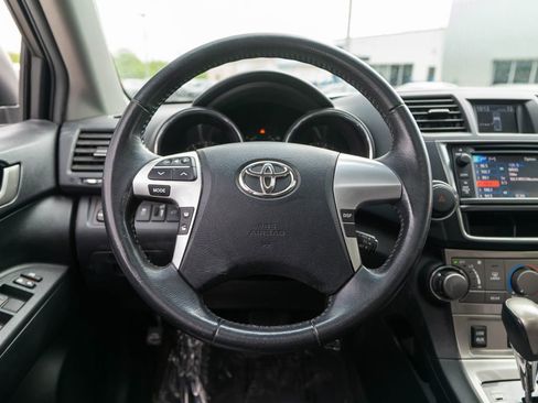 Used 2013 Toyota Highlander SE AWD/4WD image 18