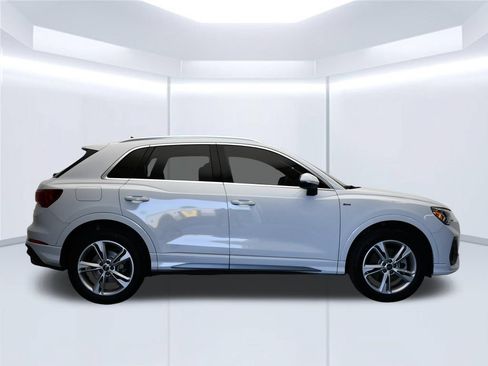 Certified 2023 Audi Q3 2.0T Premium w/ 19" Wheel Package AWD/4WD image 7