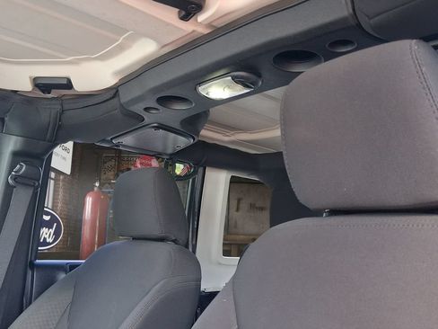 Used 2017 Jeep Wrangler Unlimited Sport w/ Quick Order Package 24S AWD/4WD image 16