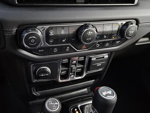 New 2026 Jeep Wrangler Unlimited Sahara AWD/4WD image 19