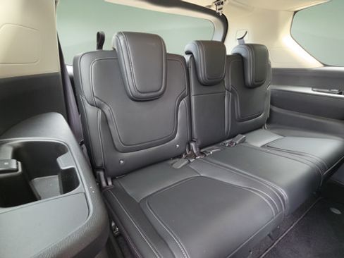 Used 2025 Nissan Armada SV AWD/4WD image 17