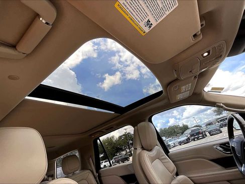 Used 2021 Lincoln Navigator Reserve w/ Luxury Package image 12