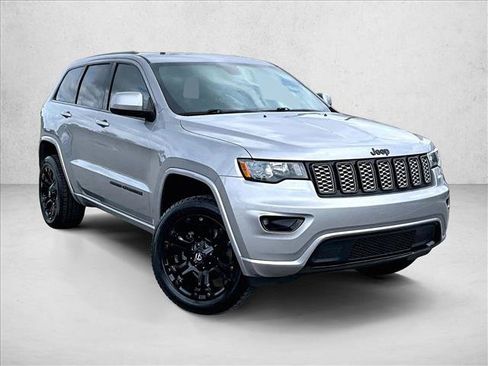 Used 2021 Jeep Grand Cherokee Laredo X AWD/4WD image 11