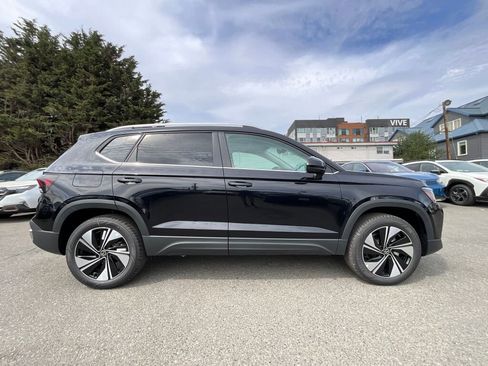 New 2025 Volkswagen Taos SE image 8