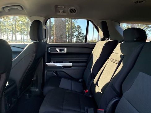 Used 2023 Ford Explorer XLT image 22