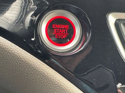 Used 2016 Honda Pilot Touring image 33