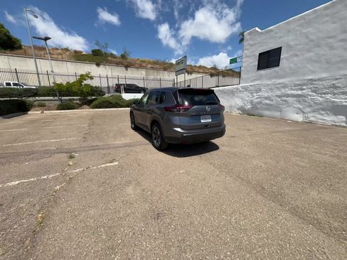 Used 2025 Nissan Rogue SV FWD image 16