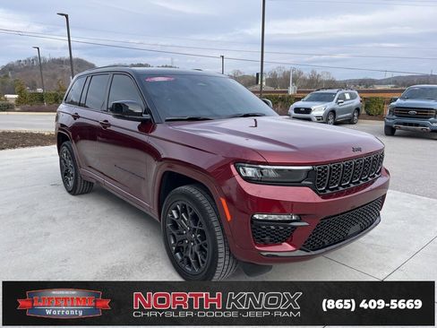 Used 2025 Jeep Grand Cherokee Summit w/ Obsidian Package image 32