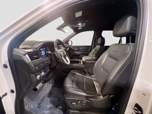 Used 2021 GMC Yukon Denali w/ Advanced Technology Package AWD/4WD image 16