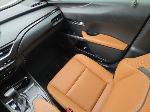 Used 2022 Lexus UX 200 200 Base image 14