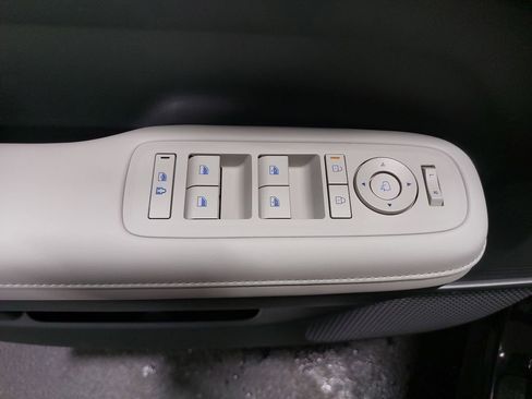 Certified 2025 Hyundai Santa Fe Limited AWD/4WD image 32
