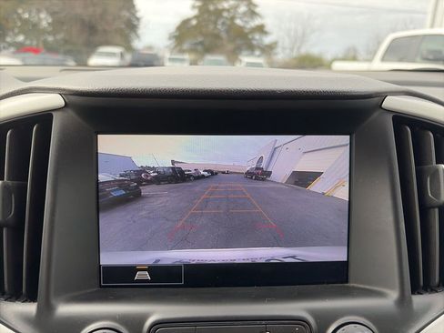 Used 2024 GMC Terrain SLT image 19