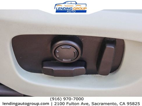 Used 2018 Land Rover Discovery Sport SE image 19