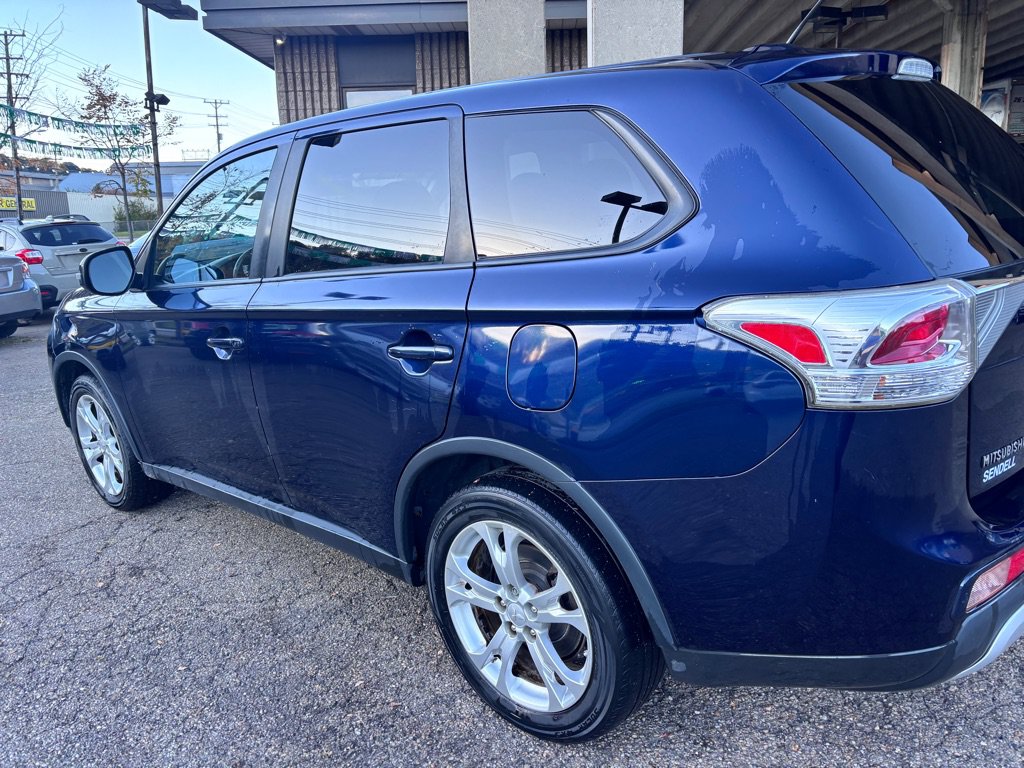 Used 2015 Mitsubishi Outlander SE AWD/4WD image 9