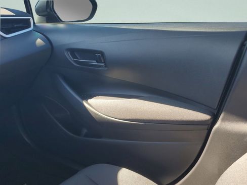 Used 2025 Toyota Corolla LE w/ Convenience Package image 16